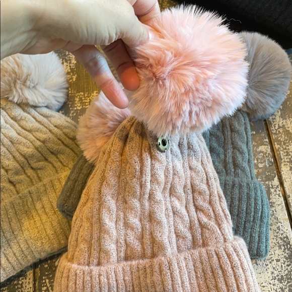 Beanie removable Pom Pom+Back in stock colors! NWT+Disneyland fun - Picture 4 of 8